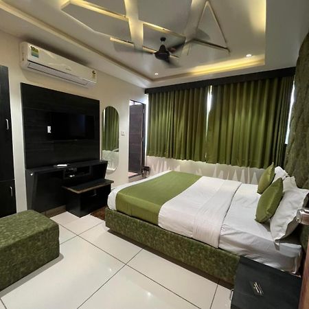 Prime View Hotel أحمد أباد المظهر الخارجي الصورة