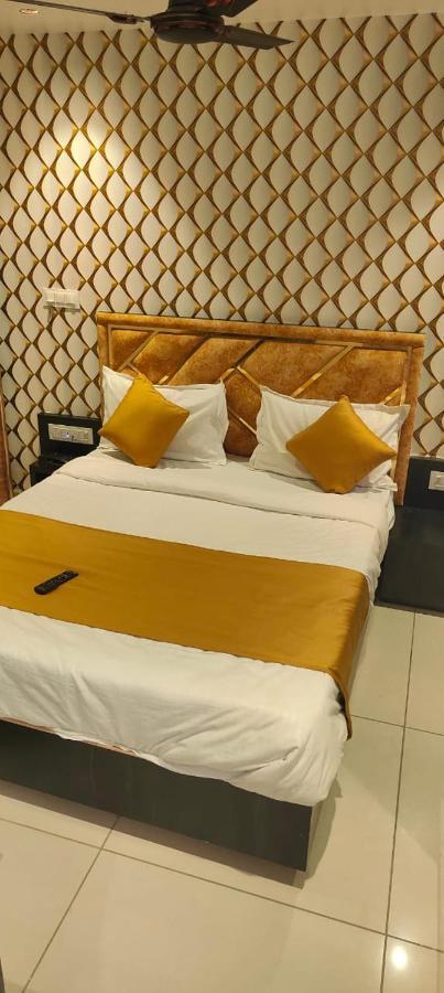 Prime View Hotel أحمد أباد المظهر الخارجي الصورة