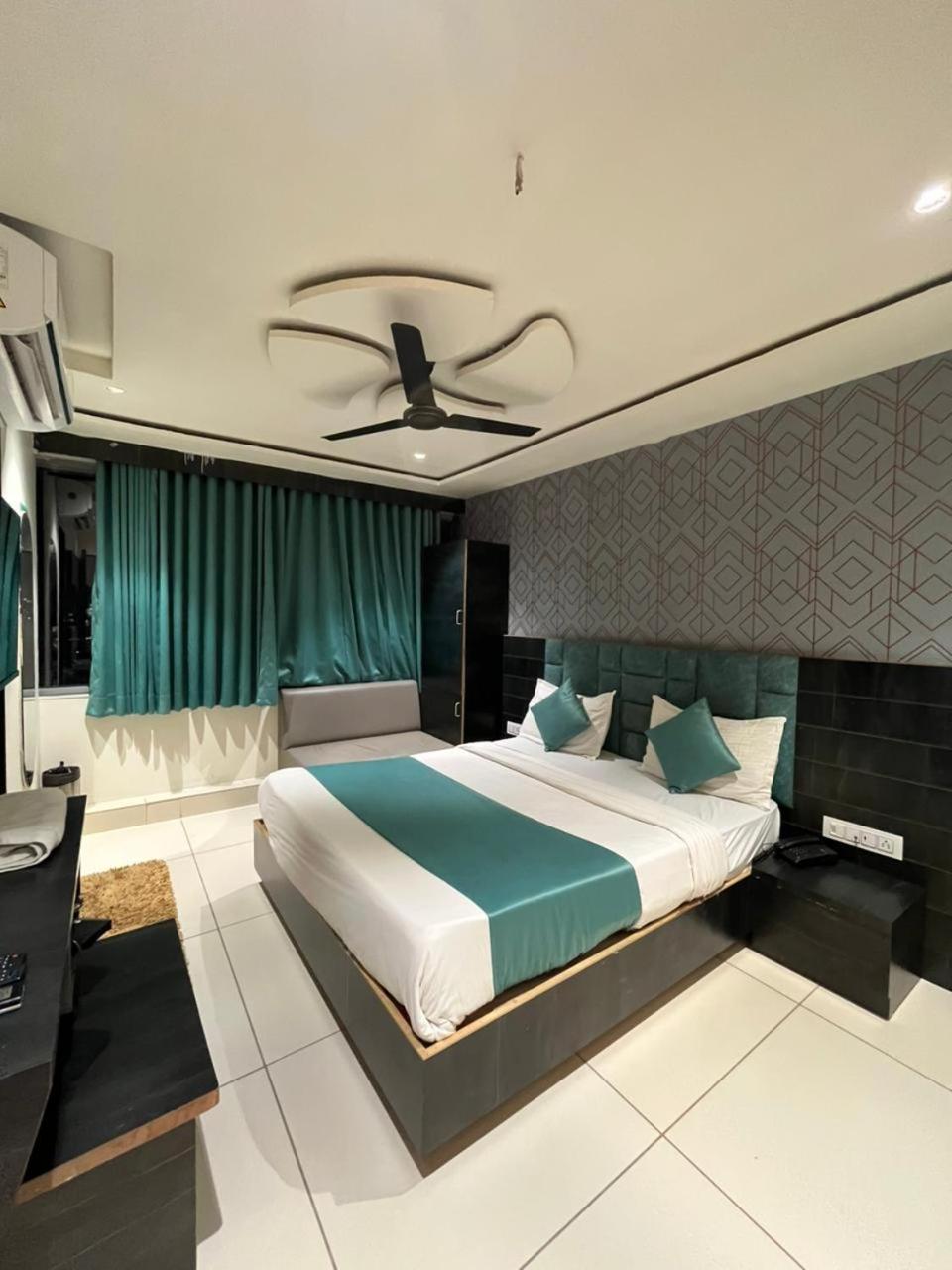 Prime View Hotel أحمد أباد الغرفة الصورة