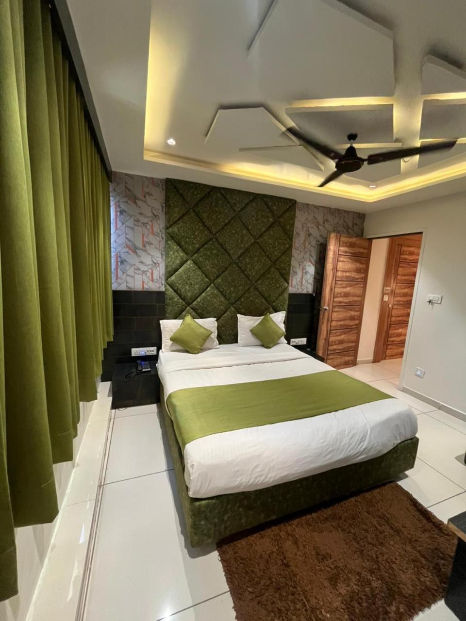 Prime View Hotel أحمد أباد الغرفة الصورة