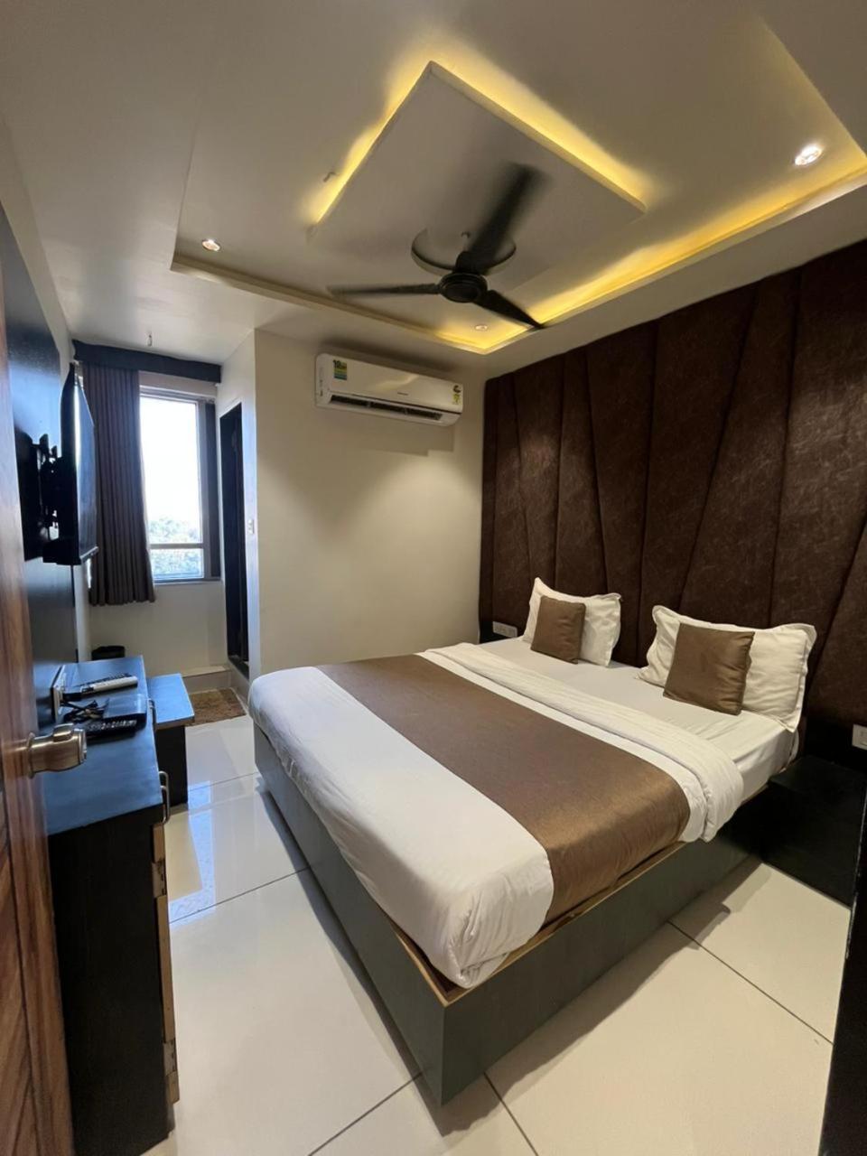 Prime View Hotel أحمد أباد المظهر الخارجي الصورة