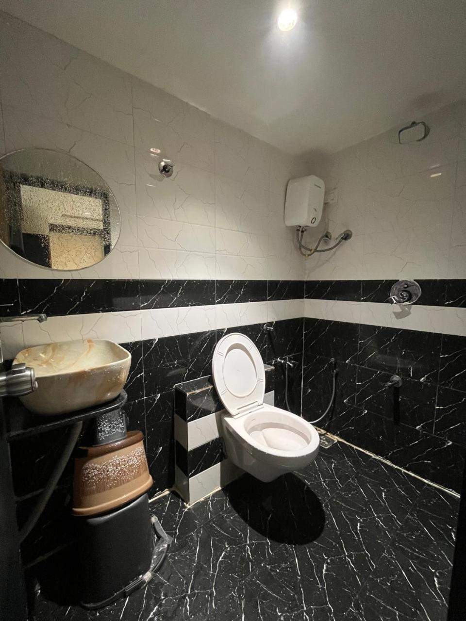 Prime View Hotel أحمد أباد المظهر الخارجي الصورة
